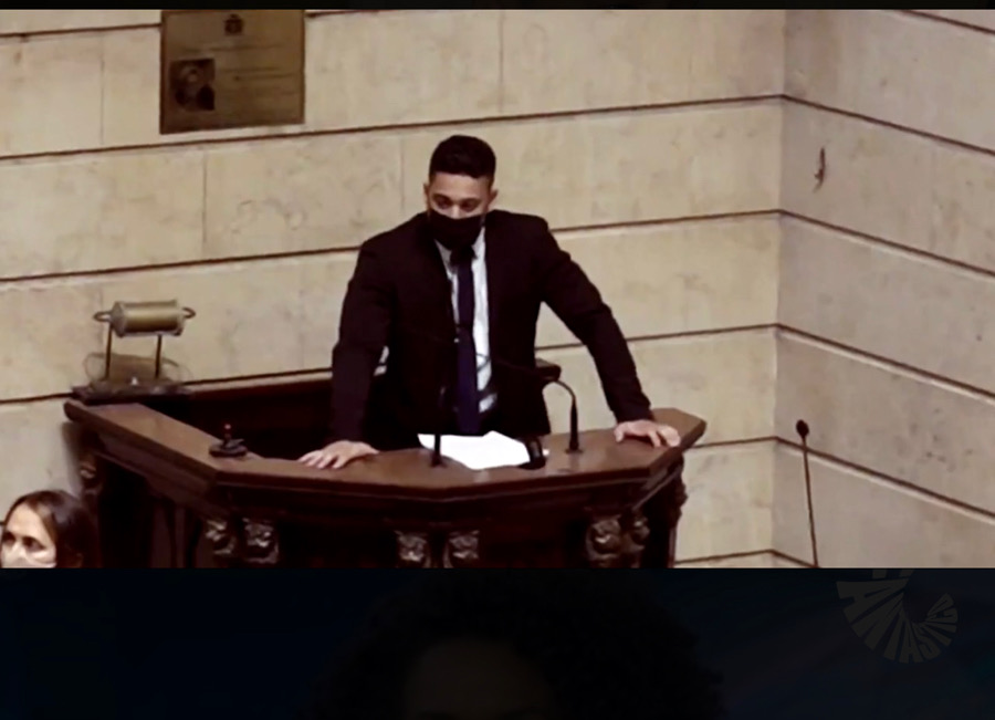 00300CB7-2426-4421-AB64-FEC4E802FDB5